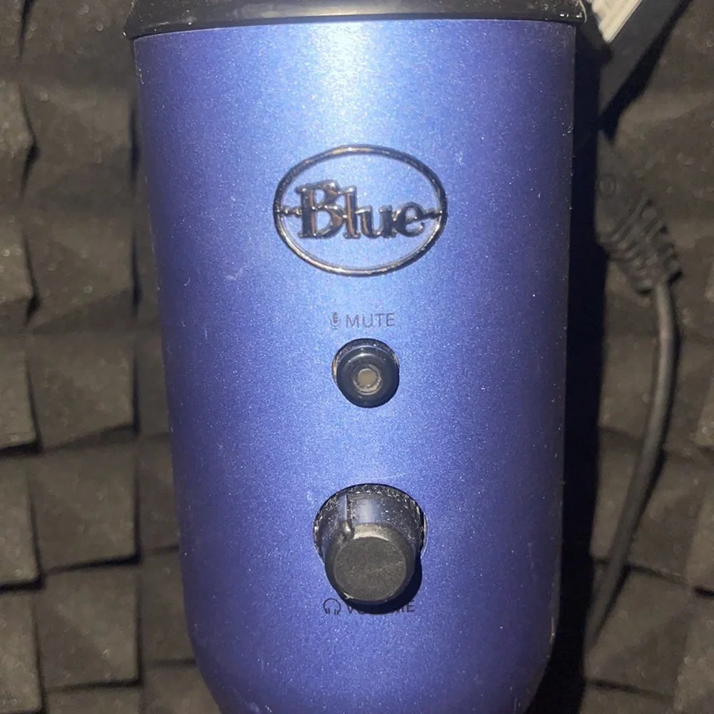 Blue yeti ( with or without mic stand and cover)